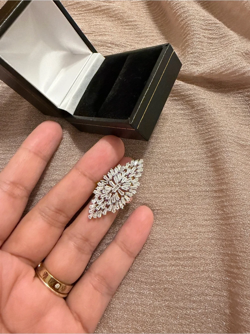 Women clear stones oval ring size 7